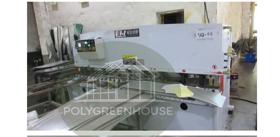 Industrial machine manufacturing aluminum profiles for greenhouse frames